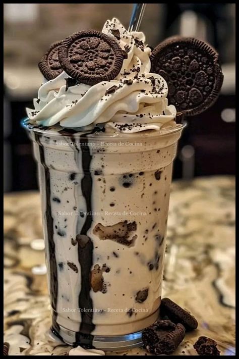 Oreo Milkshake Aesthetic, Yummy Looking Food, Sundae Aesthetic, Milkshakes Aesthetic, Oreo Food, Milkshake Oreo, Sundae Ice Cream, Food Desert, Oreo Milkshake