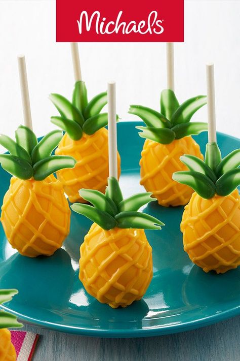 Make this pineapple cake pops project for a summer themed birthday party, it is an easy DIY baking craft. Pineapple Cake Pops, Nutella Cookie, Pops Cake, Make This, Baking Crafts, Watermelon Cake, Fiesta Tropical, Pineapple Parties, Blue Plate