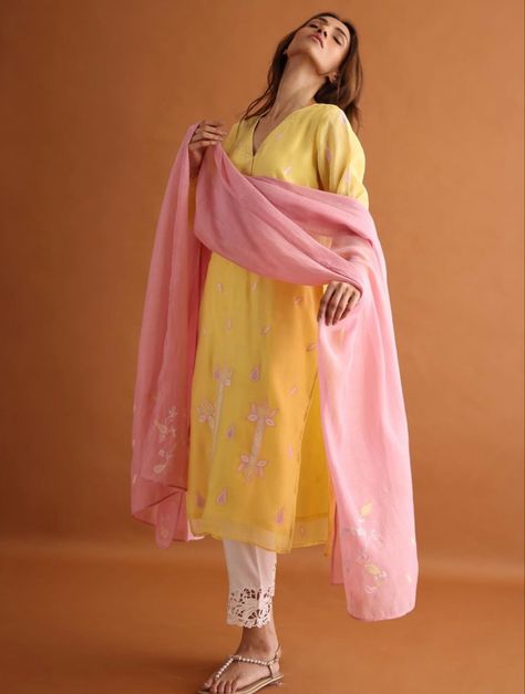 Salwar Colour Combination, Unique Colour Combinations Clothes, Light Yellow Combination Colour, Plane Clothes, Set Kurti, Lace Dress Design, Simple Kurta Designs, Designer Kurti Patterns, Desi Fashion Casual