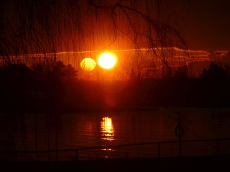 Mysterious Beams of Light and Two Suns appear in the sky over Argentina (Video) |UFO Sightings Hotspot Nibiru Planet, Planet Nibiru, Two Suns, Usa Government, Latest Ufo Sightings, Latest Ufo, Beams Of Light, End Of Times, Mysteries Of The World