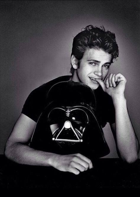 Anakin Vader, Star Wars Cast, Star Wars Anakin, Star Wars Love, Star Wars Men, Hayden Christensen, Star Wars Wallpaper, Star Wars Pictures, Star Wars Memes