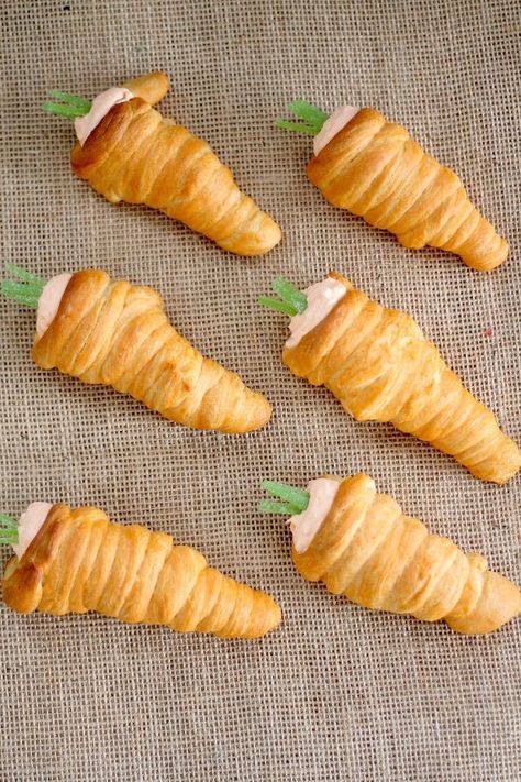 Recipe For Carrot Crescent Appetizers - Crescent appetizer recipe that’s pretty easy and would be great for an Easter appetizer, Peter Rabbit baby shower, or any spring or garden party. Fill them with something sweet for a treat or a bit more savory for a more substantial food. Crescent Appetizers, Easter Appetizers, Easy Foods, Peter Rabbit Birthday, Peter Rabbit Party, Easter Snacks, Fruit Decor, Mini Quiches, Easter Brunch Food