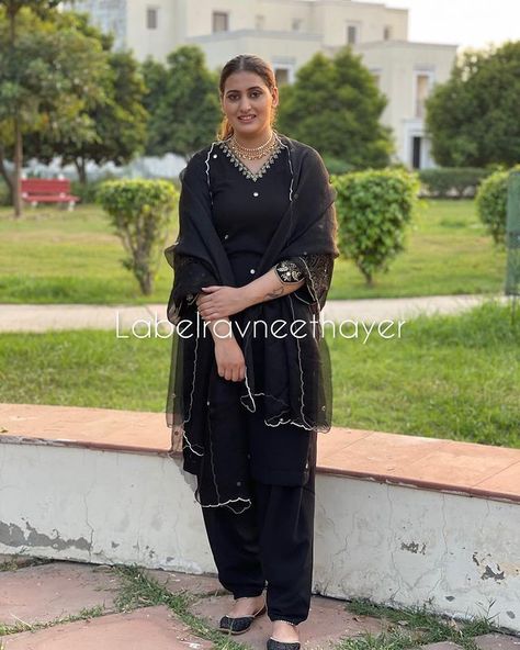 Black Punjabi Suit Party Wear, Black Punjabi Suit, Punjabi Wedding Suit, Simple Suits, Punjabi Suits Party Wear, Layer Dresses, Punjabi Suits Designer Boutique, Punjabi Salwar, Heavy Dresses