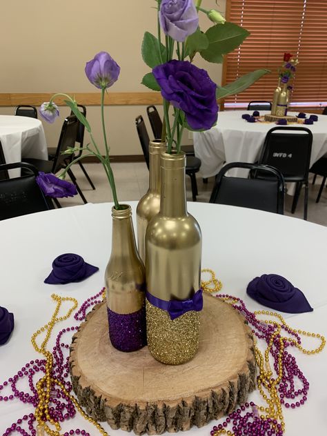 Purple Gold Table Decorations, Purple And Gold Table Centerpieces, Purple And Gold Table Decor, Purple And Gold Centerpieces Diy, Purple Black And Gold Centerpieces, Purple And Gold Party, Purple And Gold Centerpieces, Purple And Gold Party Decorations, Gold Centerpieces Diy