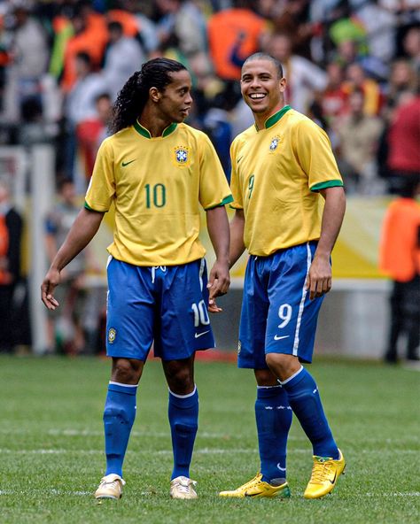 Ronaldo Brazil, Ronaldo Ronaldinho, Brazil Football Team, Brazil World Cup, Alexis Sanchez, Future Trunks, Soccer Memes, Football Images, Playing Sports