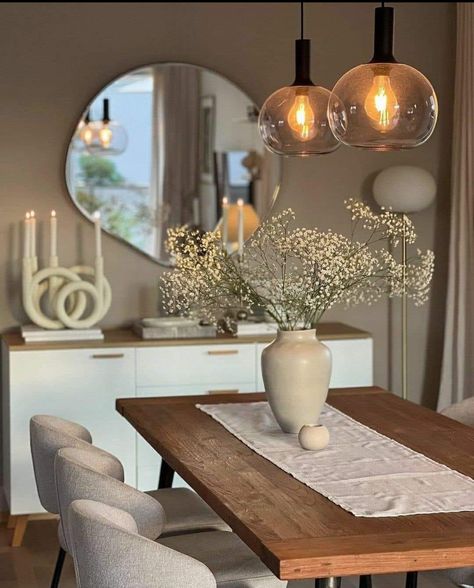 Small Dinner Table Ideas, Glass Dining Room Table Decor, Farmhouse Minimalist Decor, Modern European Home Interior Design, Decorating Small Space, Small House Decor, Lounge Decor Ideas, Deco Living, Glass Dining Room Table