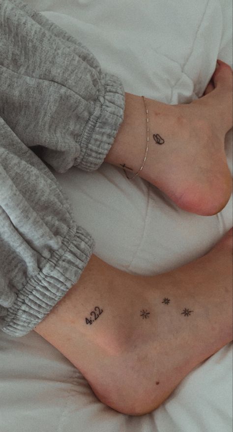 #tattoo #tattooideas #singleneedle #tattooart #tattoosforwomen #tattoodesign #tattoomodel #minimalist #simpletattoos #minimalisttattoos Outer Ankle Tattoo, Ankle Tattoo Placement, Small Ankle Tattoo, Simple Ankle Tattoos, Toe Tattoo, Tattoos Foot, Upper Leg Tattoos, Toe Tattoos, Tattoo Foot