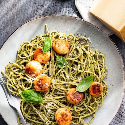 Seared Scallop Pasta with Kale Pesto Scallops Pasta, Scallop Recipes Pasta, Pasta With Kale, Kale Pesto Pasta, Scallop Pasta, Green Pasta, Kale Pesto, Seared Scallops, Scallops Seared