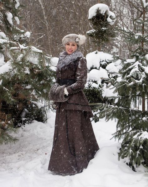 1910s Winter Fashion, Historical Winter Clothing, 1890s Winter Fashion, Victorian Winter Fashion, Early 1800s Fashion, Edwardian Fashion Women, Carnaval Costumes, Vintage Winter Outfits, Sky Doll