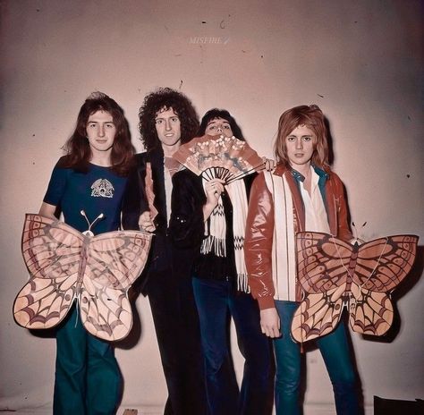 Butterfly Photoshoot, Queen Icon, Queen Humor, Queen Poster, Freddy Mercury, Queen Aesthetic, Queen Photos, Roger Taylor, Queen Pictures