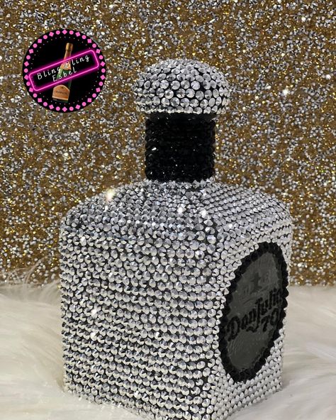 Tequila Bottle Decoration, Bling Bottles Liquor Diy, Glitter Champagne Bottle Diy, Glitter Bottle Diy, Beer Bouquet, Alcohol Bottle Decorations, Bedazzled Liquor Bottles, Bedazzled Bottle, Reuse Wine Bottles