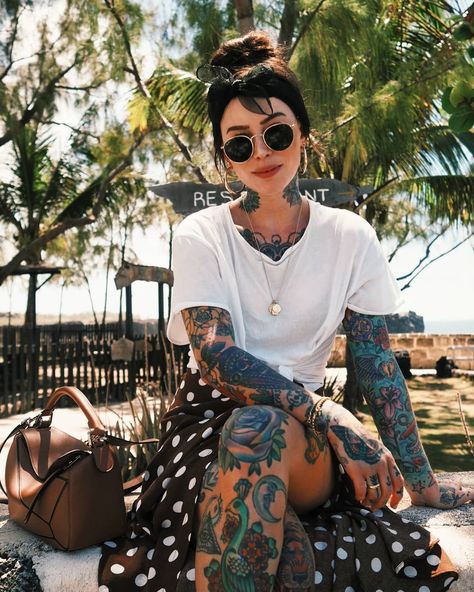 Saia longa poá Sammi Jefcoate, Model Tattoos, Adrette Outfits, Model Tattoo, Skater Outfits, Estilo Hippie, Look Rock, Tattoed Girls, Fashion Blogger Style