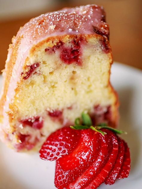 Strawberry Lemonade Pound Cake Recipe, Strawberry Lemonade Pound Cake, Pound Cake From Scratch, Leftover Sour Cream, Strawberry Pound Cake, Fresh Strawberry Cake, Cake From Scratch, Sour Cream Coffee Cake, Lime Cake