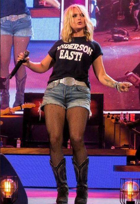 Miranda Lambert Concert Outfit, Miranda Lambert Style, Miranda Lambert Concert, Anderson East, Miranda Lambert Photos, Country Female Singers, Carrie Underwood Photos, Throwing Shade, Country Concert Outfit