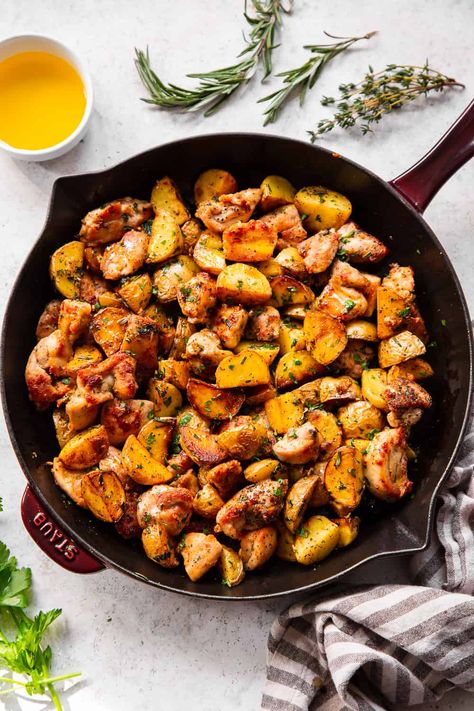 Chicken And Potato Skillet, Veggie Skillet, Potato Skillet, Chicken And Potato, 30 Minute Meals Easy, Skillet Potatoes, Chicken And Potatoes, Healthy Chicken Dinner, Garlic Butter Chicken