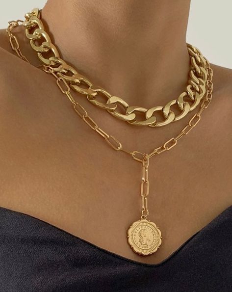 2 necklaces Birthday Ceremony, Coin Choker, Choker Designs, Choker Chain, Cuban Link Chain Necklaces, Choker Jewelry, Necklace Layered, Chain For Women, Trendy Necklaces