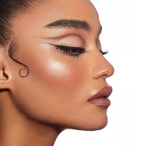 Sarah Brown (@sarahbrownphoto) • Photos et vidéos Instagram Natural Makeup Photoshoot, Makeup Content Ideas, Eyeshadow Photography, Makeup Model Photography, Neutral Makeup Looks, Nikki Makeup, Makeup Content, Crease Eyeshadow, Eye Ideas