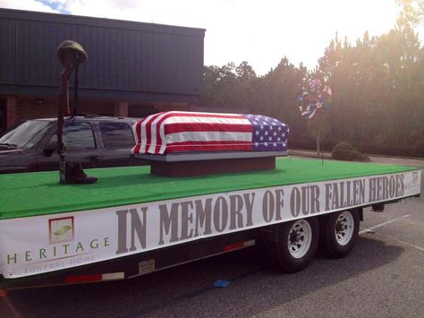 Heritage Funeral Home in Mississippi sponsored this float in the local Veteran's Day Parade, a flag covered casket with the gun, boots and hat of a soldier. Kids Parade Floats, Parade Float Ideas, Parade Float Decorations, Christmas Parade Floats, Parade Ideas, Floating Decorations, Boat Parade, Veteran's Day, Christmas Float Ideas