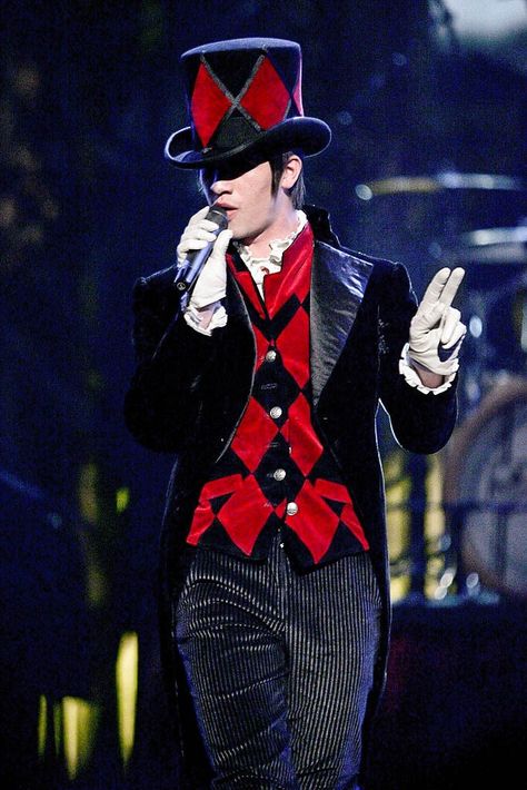 Magician Costume, Ringmaster Costume, Circus Outfits, Spencer Smith, Hat Aesthetic, Panic At The Disco, Dark Romantic, Brendon Urie, Panic! At The Disco