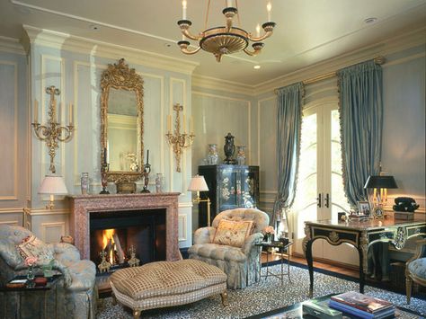 Two classic Tucker and Mark's rooms Suzanne Tucker, California Design Interior, Salas Living Room, Colefax Fowler, Michael Taylor, Rustic Living Room Furniture, Baroque Decor, Style Baroque, Chinoiserie Chic