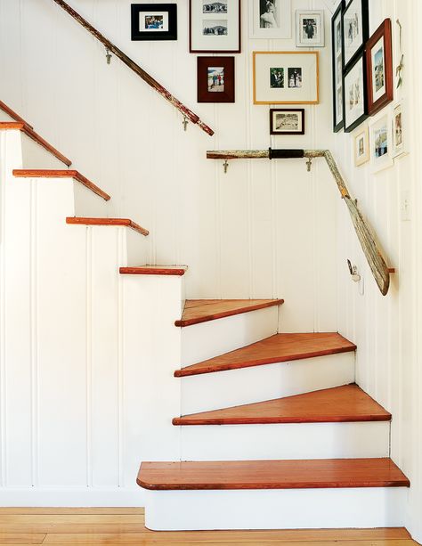 Stairway Makeover, Oar Decor, Gallery Wall Staircase, Wooden Oars, Cabin Vacation, Coastal Living Rooms, Beach Cottage Style, Nautical Home, Cabin Decor