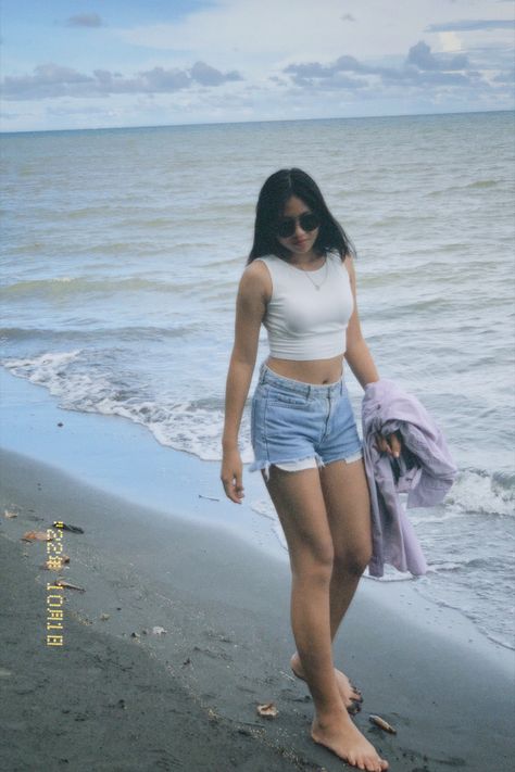 Pondy Trip Outfit, Alibaugh Beach, Pondicherry Outfit Ideas, Ootd Beach, Beach Photo Inspiration, Beach Poses By Yourself Photo Ideas, Outfits Gorditas, Fashion Top Outfits, Pondicherry