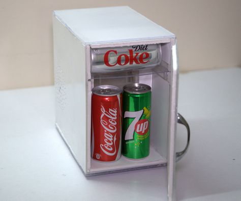 DIY Portable Mini Refrigerator Diy Mini Fridge, Refrigerator Ideas, Portable Mini Fridge, Mini Cooler, Mini Refrigerator, Diy Tech, Diy Gadgets, Electronics Mini Projects, Cool Electronics