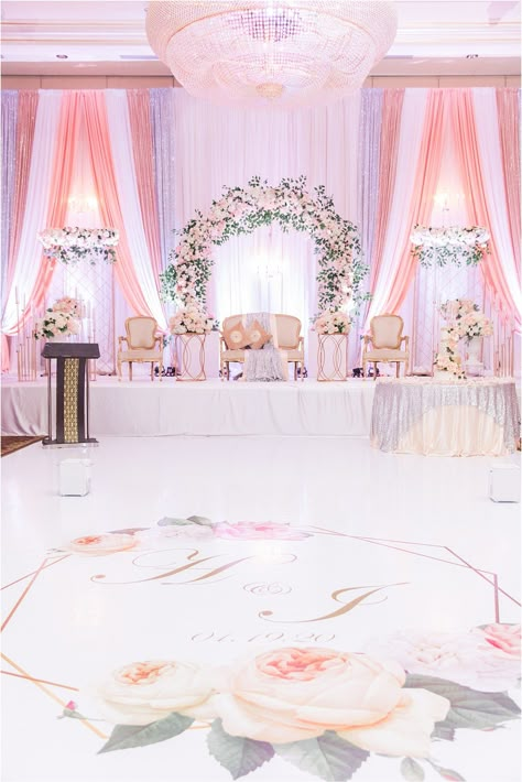 Pink Back Drop Decoration, Pink Pastel Wedding, Pink Indian Wedding, Knox College, Pastel Wedding Decorations, Dekorasi Wedding, Pastel Wedding Theme, Wedding Stages, Reception Stage Decor