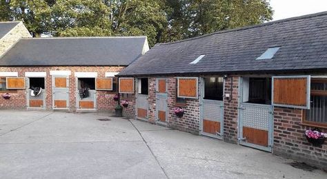 Full Livery Yard - Manor Farm Equestrian Centre Livery Yards for sale in Derbyshire, East Midlands! Horse Yard Ideas, Livery Yard, Equestrian Essentials, Equestrian Properties, Luxury Horse Stables, Horse Yard, Yard Layout, Stable Yard, Equestrian Stables