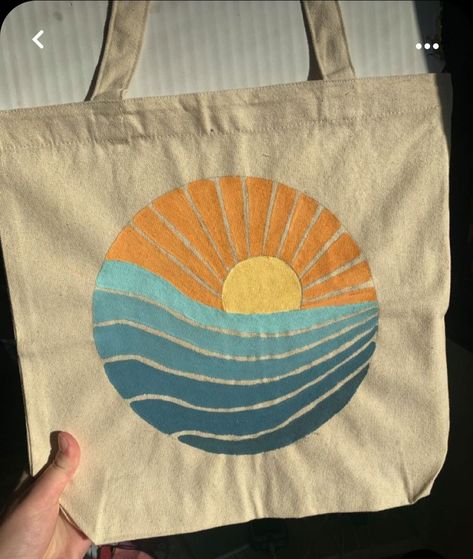 Painted Tote Bags Summer, Beach Bag Painting Ideas, Painted Beach Bag, Tote Bag Painting Ideas Beach, Summer Tote Bag Ideas, Summer Tote Bag Painting, Cute Tote Bags Paint, Tote Bag Painting Ideas Summer, Tote Bags Painting Ideas