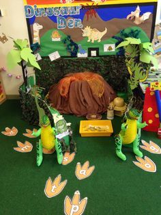 Dinosaur den role play for reception class. Dinosaurs Eyfs, Dinosaur Display, Dinosaur Classroom, Dinosaur Theme Preschool, Dinosaur Activities Preschool, Reception Classroom, Dinosaur Projects, Reception Class, Dinosaurs Preschool