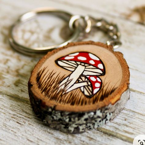 Small Wood Cookie Crafts, Wood Burned Christmas Gifts, Wood Burning Mushroom Art, Wooden Key Ring, Small Round Wood Crafts, Wood Burn Keychain, Small Wood Burning Ideas, Wood Cookie Crafts, Pyrography Keyring