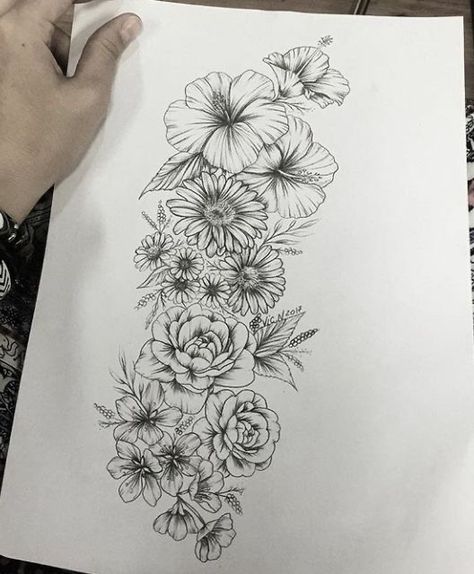 Stenciled Tattoo Design, Delicate Flower Tattoo, Realistic Flower Tattoo, Vintage Flower Tattoo, Mangas Tattoo, Simple Flower Tattoo, Artsy Ideas, Flower Tattoo Back, Mom Tattoo