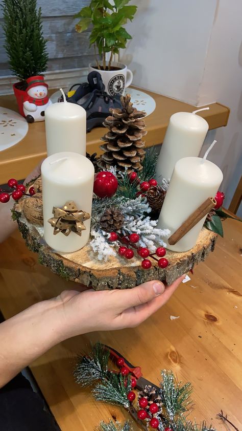 Tray Decor Christmas, Cheap Christmas Diy, Christmas Centers, Christmas Candle Decorations, Holiday Arrangement, Christmas Tale, Christmas Window Decorations, Christmas Centerpieces Diy, Easy Christmas Decorations