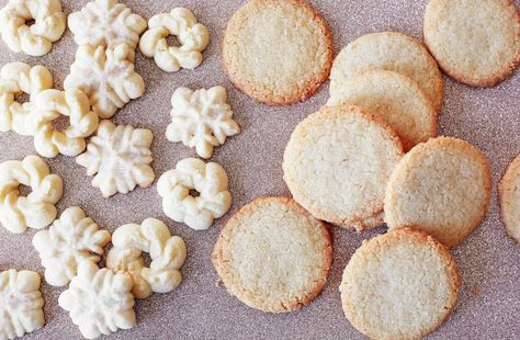 What's the Difference Between Shortbread and Spritz Cookies? — Baking Tips from The Kitchn Waffle Cookies, Lunch Appetizers, Spritz Cookies, Cookies Baking, Chocolate Crinkles, Tea Cookies, Butter Cookies Recipe, Homemade Biscuits, Food History