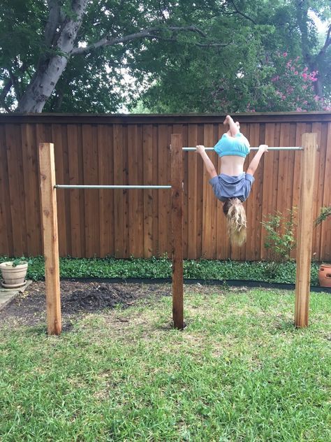 House Homemade: Backyard Jungle Gym Bars (without concrete!) Leveling Backyard, Backyard Bars, Backyard Jungle Gym, Concrete Backyard, Gym Bar, Kids Backyard, Play Area Backyard, Florida Landscaping, Backyard Swings