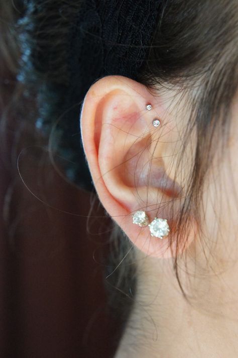 lovelovelove Double Forward Helix Piercing, Three Ear Piercings, Forward Helix Earrings, Helix Piercings, Forward Helix Piercing, Cool Piercings, Forward Helix, Cute Piercings, Tragus Piercing