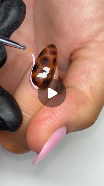 Jessica Morris - Nail specialist and educator on Instagram: "Girlie pink but make it autumn with tortie shell and I am OBSESSED🎀🤩🍁💅🏼✨💖🍂 

@the_gelbottle_inc 
Carries cosmo
Glass yellow 
Jet black 
Chocolate 
@homeofnailart 
Cwtch pure foundation 
@glitterplanetuk 
Gold chrome

#nails #autumnnails #autumnnail #autumnalnails #pinknails #pinknail #pinknails💅 #nailart #naildesign #naildesigns #nailinspiration #nailinspo #goldchrome #goldnails #goldchromenails #derbynails #nottinghamnails #nailsderby #nailsnottingham #derbynailtech #nottinghamnailtech" Diy Tortoise Nails, Tort Shell Nails, Torties Nails, How To Do Tortoise Shell Nails, Cheetah Manicure, Autumn Pink Nails, Tortoise Nails Design, Pink Autumn Nails, Turtle Shell Nails