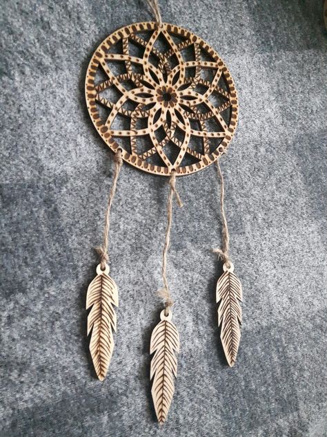 Dreamcatcher Woodburning, Wooden Dream Catcher, Glow Forge, Mdf Crafts, Woodburning Projects, Laser Engraved Ideas, Laser Cnc, Creative Artwork, Cute Room Decor