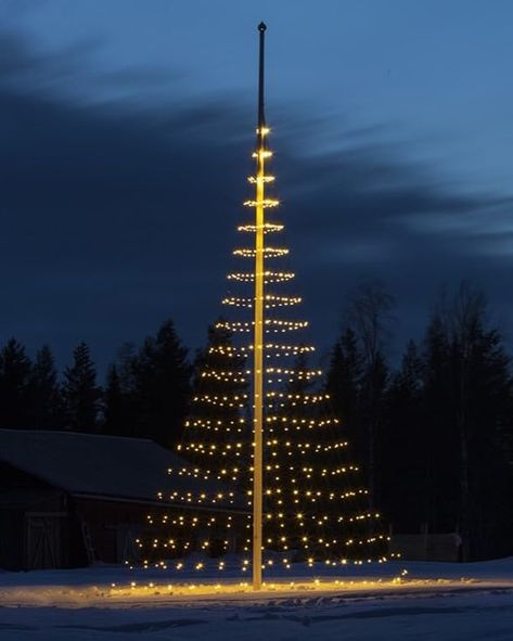 Flagpole Christmas Tree, Christmas Light Pole, Outdoor Christmas Decorations Lights, Christmas Tree Kit, Eco Friendly Holiday, Net Design, Led Christmas Tree, Led Outdoor Lighting, White Led Lights