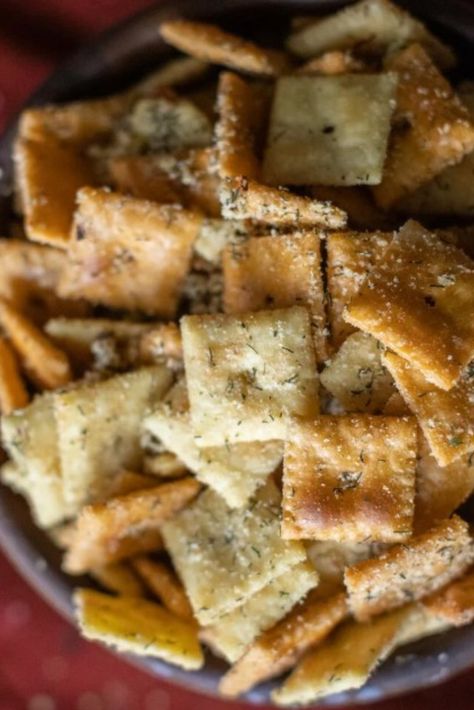 Careful! This snack mix is addicting. Bring a batch to your next party and your simple smoked snack mix will be the topic of conversation. A fun mix of yummy cheese-baked crackers, ranch seasoning, a handful of other honorables, and parmesan cheese—what's not to love. Camp Chef Recipes, Cheez It Recipe, Grilled Snacks, Pit Boss Recipes, Cheese Its, Smoker Ideas, Liquor Recipes, Chex Mix Recipes, Smoked Cheese