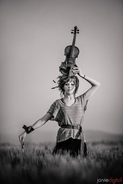 Lindsey Stirling Violinist Photography, Lindsey Stirling Violin, Best Violinist, Violin Photography, Lds Temple Pictures, Utah Lakes, Musician Photography, Temple Pictures, Lindsey Stirling