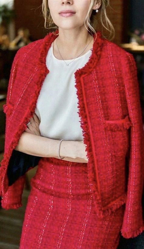 Tweed Outfits, Tweed Fashion, Chanel Style Jacket, Tweed Outfit, Design Moda, Fashionista Clothes, Modieuze Outfits, Fashion Mistakes, Red Outfit