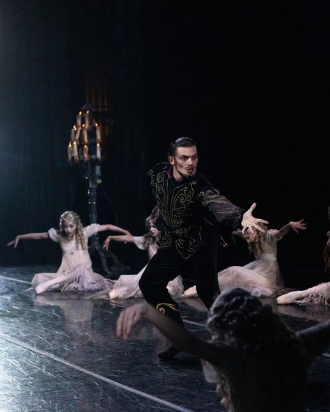 Dracula from the wings! The dancers have completed their last dress rehearsal and are ready to fly. Which moment has you thirsting for more? Comment below! 🎃 📸@jessiekenneyphoto #tulsaballet #halloween #dracula #thisweekendintulsa Dracula Ballet, Ballet Instagram, Point Shoe, Halloween Dracula, Photo Halloween, Shoe Painting, Dress Rehearsal, Bram Stoker, Rehearsal Dress