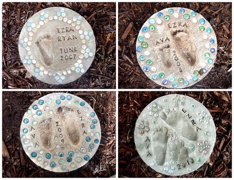 A tradition to do each year so we can watch them grow! Diy Stepping Stones, Garden Crafts For Kids, Stepping Stones Diy, Stones Diy, Stepping Stone, Concrete Diy, Gifts For Grandparents, Baby Crafts, Garden Crafts