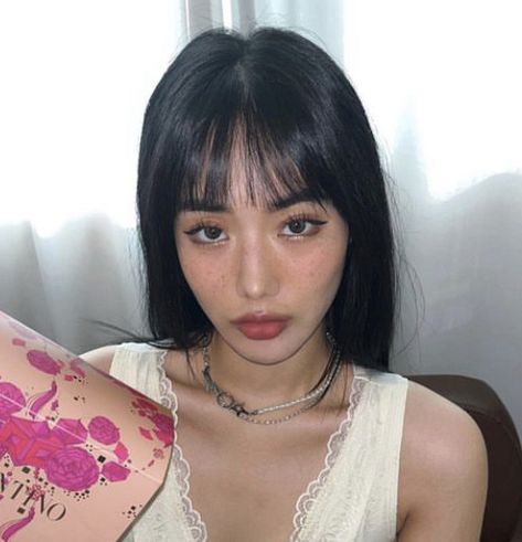 Over Eyebrow Bangs, Wispy Bangs Above Eyebrows, Eyebrow Bangs, Bangs Above Eyebrows, Wispy Bangs, Retro Hairstyles, Pretty Makeup, Cut And Color, Woman Face