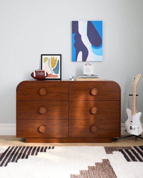 Here to make a statement ⚡️ Pair the Statement Knob Dresser (now available in a dark walnut finish) with the Colca Plush Rug for a look to grow with them. Scandinavian Dresser, Corner Dresser, Oak Wood Veneer, Walnut Dresser, Mid Century Dresser, West Elm Kids, Boho Bedroom Decor, 6 Drawer Dresser, Plush Rug