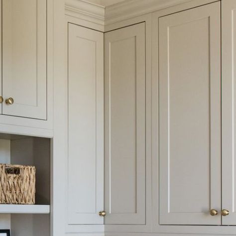 John & Megan Kaplar | Arched Manor on Instagram: "Every time we share our pantry in stories or posts we always get asked “how does your corner cabinet work?”. So sharing today! We have a double door system. You open the left door that has a knob first as it slightly overlaps the right panel which you can then open." Corner Upper Cabinet, Arched Manor, Corner Cabinet Ideas, Cabinet Options, Corner Cabinet, Pantry Design, Furniture Designs, Double Door, House Flooring