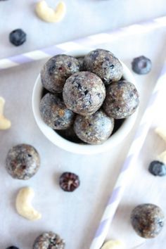 Healthy, No-bake Blueberry Cream Pie Energy Bites {Vegan, Dairy free & Paleo Friendly} -   www.betterwithcake.com Blueberry Cream Pie, Whole30 Snacks, Power Bites, Blueberry Cream Pies, Cake Snack, Paleo Protein, Energy Bites Recipes, Snack Healthy, Dairy Free Paleo