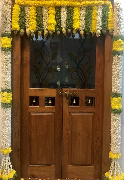 Pooja room door framed by yellow white flowers and greens !! Pooja Door Flower Decoration, Pooja Room Door Flower Decoration, Front Door Flower Decoration Indian, Pooja Room Flower Decoration, Main Door Flower Decoration, Main Door Flower Decoration Indian, Flower Toran Designs Doors, Pelli Decoration, Tulsi Pooja